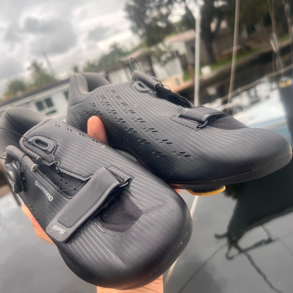 Black cycling shoes